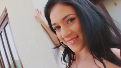 Sapphix presents Betty L using fingers solo