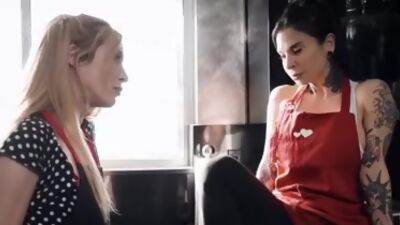 Lez stepsisters enjoy licking and pussyfingering sex