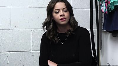 Officers makes this sexy thief stripped and searched her insides