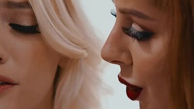 Lesbian 3some babes enjoy facesitting and fingering sex