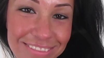 Enema babe gapes pussy with speculum and pisses in bath