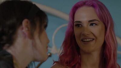 Tranny babe let pink haired friend suck and ride her shecock