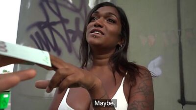 Black POV amateur babe fucked outdoor 4cash after casting