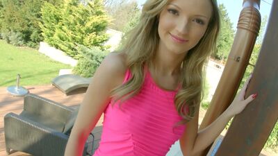 Sapphix presents Melanie using fingers solo