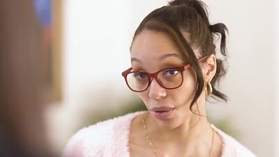 Alexis proposes sex to Bella to prove her that its OK to be a lesbian