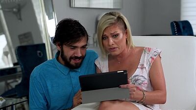 Stepmom Kyla got her pussy licked by her loving and comforting stepson