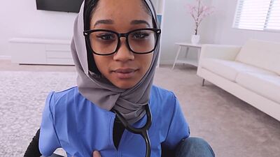Arab teen doctor Alicia Reign helps with knee injury and sexual performance