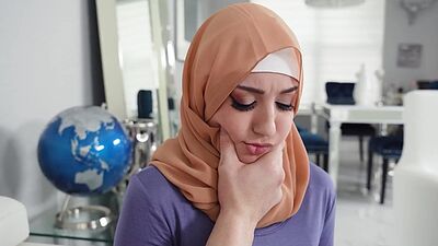 Arab maid with hijab Violet Gems caught stealing money by her client