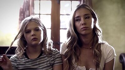 Brad convince Coco and Haley to try threesome