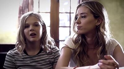 Brad convince Coco and Haley to try threesome