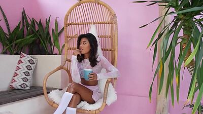 Petite Asian teen shows stunning body but put perfect ass in the first plan