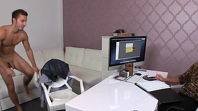 Amateur guy has failed casting with female agent