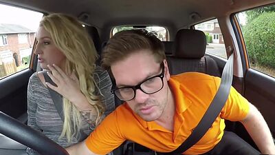 Cowgirl curvy MILF public pussyfucked in car outdoor