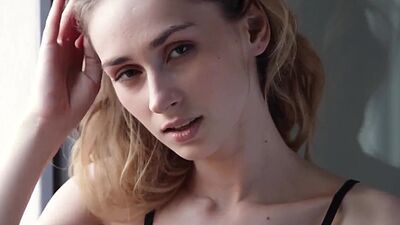 All natural Gloria Sol posing in the mountains and showing perfect big ass