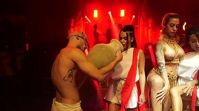 Amateurs and swingers have group sex with Rocco and friends