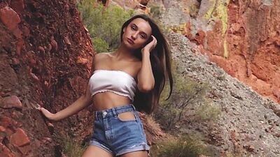 Gloria Sol likes to posing naked so she exposed her beautiful petite body