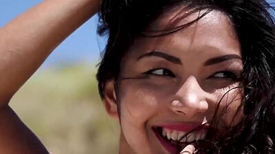 Hot Asian MILF posing totally naked and showed her beautiful natural body