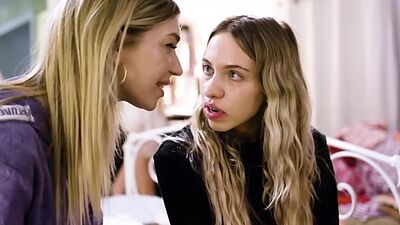 Erotic babe lesbians enjoy passionate licking after kissing