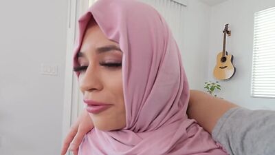 Johnny dick is oout in no time for Rose to suck