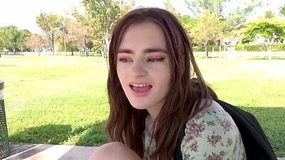 Risky fuck in the public park with a hot stranger