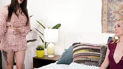 Lesbian horny pussy lovers love to play with wet pussy