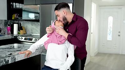 Paulina Ruiz seek help from Peter Green's cock