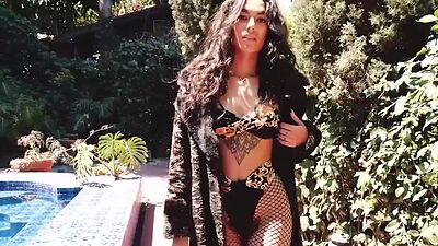 All natural big booty teen Hades posed outdoor and revealed perfect body