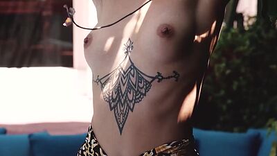 All natural big booty teen Hades posed outdoor and revealed perfect body