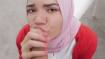 Arab teen stepsister Naudi Nala needed a 1000 dollars loan from her stepbro