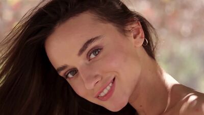 Naked all natural Ukrainian bombshell Gloria Sol introduces her big boobs