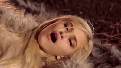 Khalisse relieves Jon Snow of his burdens with an intense makeout that leads to a hardcore romp in front of the fire