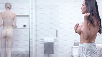 Lena Anderson and Jennifer White making love inside the shower