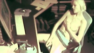 Solo spy cam slut masturbates