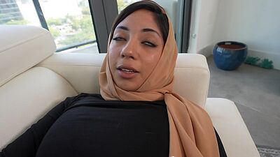 Muslim woman get's so hungry during Ramadan that she swallows cum