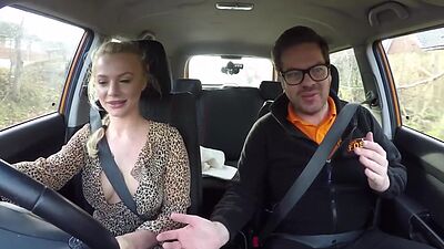 Driving student busty babe public fucked outdoor in the car