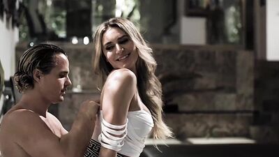 Investigator gets seduced by Ella Reese and leads into fucking