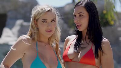 Brunette latina facesits then licks big tits lesbian bffs