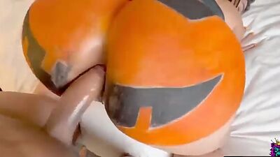 This is how you Raw Anal Fuck a Huge Ass Halloween Pumpkin