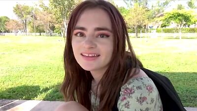 Public park quickie with random horny hottie