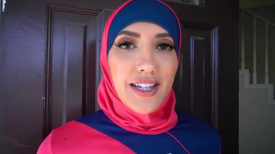 Poor Arab girl Chloe Amour pays her rent in kind!