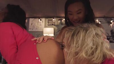 Naughty teens Summer Col big ass roommate Kimmy Kimm caught masturbate