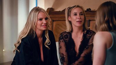 A loving and educational lesbian threesome