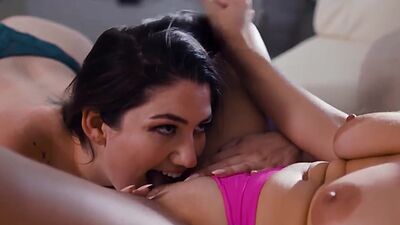 Alyx Star and Queenie rekindling their relationship