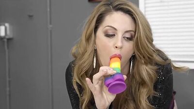 19yo slutty lesbians stuff dildo in cunt after pussylicking