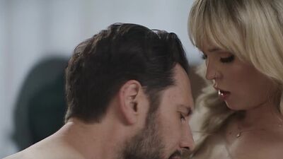 Married guy gives in to temptation and fucks with the estate agent