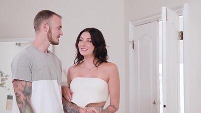 Busty girl facesits her gf while she gets her pussy fucked