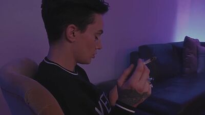 Tattooed lesbians enjoy pussyeating session on the couch