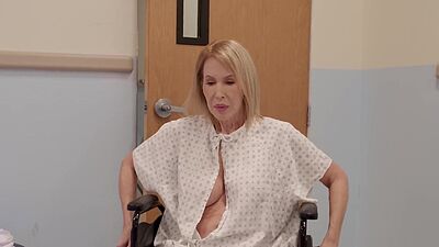 Ebony nurses Ana Foxx and Nicole Kitt healing a big white cocked patient