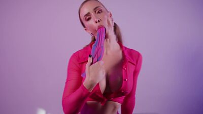 Scarlet Chase stretches her ass with a monster dildo!