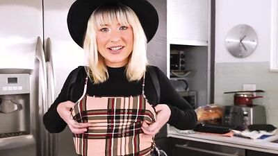 Jessie made a potion to taste Alex's massive cock